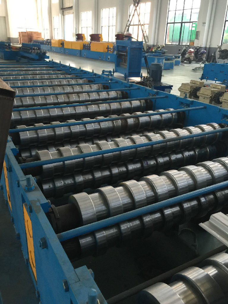 金屬異型材冷彎成型設(shè)備 驅(qū)動(dòng)太陽(yáng)能與軌道行業(yè)精密制造的核心動(dòng)力